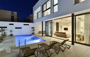 4-bedroom cottage 164 m² in Pernera for 625,000 €
