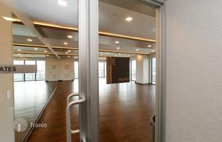 2-bedroom apartment in Etobicoke for C$990,000