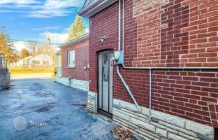 4-bedroom house in Etobicoke for C$1,437,000