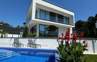 3-bedroom apartment in new building 220 m² in Batumi for $400,000