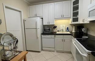 1-bedroom apartments in condo 60 m² in Hallandale Beach for $255,000