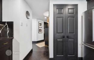 7-bedroom apartment in Lombard Street for C$1,300,000