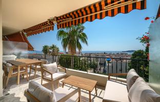 Sunny apartment with stunning sea views in Beaulieu-sur-Mer, Cote d'Azur, France for 1,450,000 €