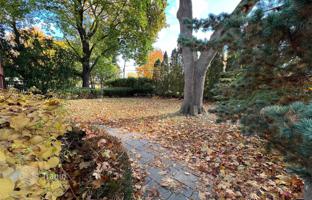 3-bedroom house in Etobicoke for C$1,294,000