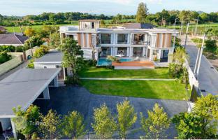 5-bedroom villa 1,200 m² in Pattaya for $2,054,000