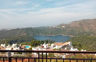 Modern townhouses with breathtaking views of the mountain landscape in Nueva Andalucia, Marbella, Spain for 644,000 €