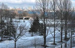 5-bedroom apartment in Lake Shore Boulevard West for C$895,000
