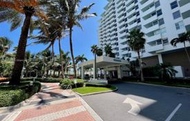 Condo – Collins Avenue, Miami, Florida,  USA for $315,000