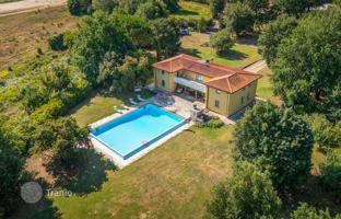 4-bedroom country house 460 m² in Arezzo for 1,250,000 €
