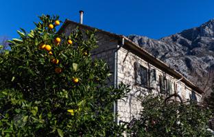 6-bedroom cottage 140 m² in Dobrota for 799,000 €