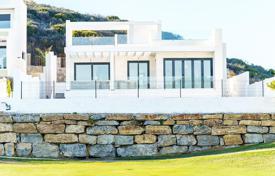 Frontline-golf villa on one level with pool and basement in Mijas Costa for 750,000 €