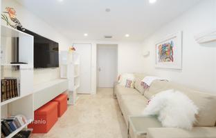 3-bedroom apartments in condo 153 m² in Surfside for $1,649,000