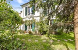 Detached house – Issy-les-Moulineaux, Ile-de-France, France for 1,990,000 €