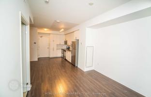 5-bedroom apartment in Dufferin Street for C$800,000