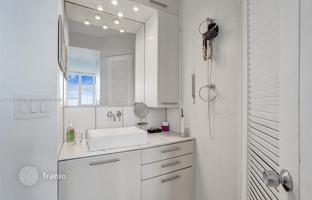 2-bedroom apartments in condo 116 m² in South Ocean Drive for $495,000