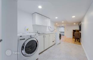 9-bedroom house in East York for C$1,616,000