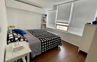 2-bedroom apartment in Etobicoke for C$860,000