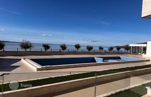 Prime Seafront Apartment with a Panoramic Sea Views for 270,000 €