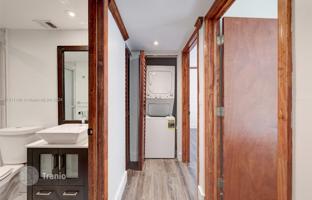 2-bedroom apartments in condo 87 m² in West End for $335,000