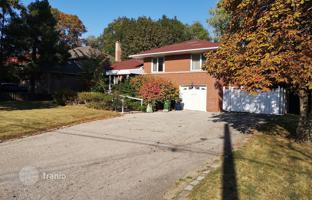 8-bedroom house in Etobicoke for C$2,685,000