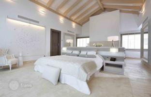 6-bedroom villa 1,600 m² in Sotogrande for 7,850,000 €