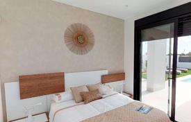 Sem-detached villas with private pool, 900m from the beach in San Pedro del Pinatar for 339,000 €