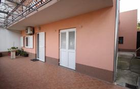 Split, Kila, semi-detached house for sale, 3 apartments for 525,000 €