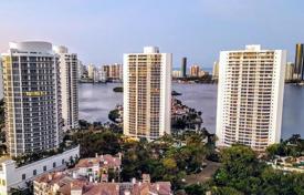 Cosy apartment with a terrace and ocean views in a modern residence, on the first line of the beach, Aventura, Florida, USA for $862,000