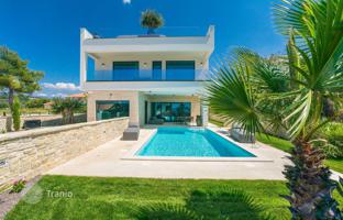3-bedroom house 330 m² in Ražanac for 2,750,000 €