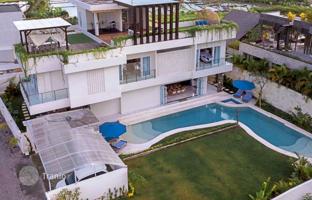 5-bedroom villa 660 m² in Cemagi for $2,133,000