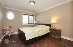 12-bedroom house in York for C$2,381,000