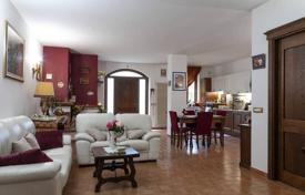 Piancastagnaio (Siena) — Tuscany — Villa/Building for sale for 800,000 €