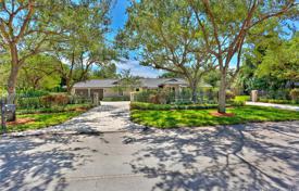Spacious villa with a private pool and a terrace, Pinecrest, USA for $2,445,000
