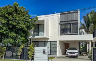 6-bedroom villa 360 m² in Choeng Thale for $593,000