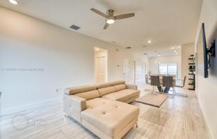2-bedroom apartments in condo 100 m² in Doral for $485,000