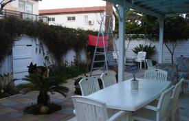 Cozy cottage with a plot, a terrace, a parking, on the first coastline, Meneou, Cyprus for 450,000 €