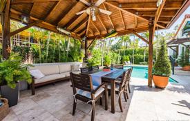 Cozy villa with a backyard, a swimming pool and a terrace, Key Biscayne, USA for $1,755,000