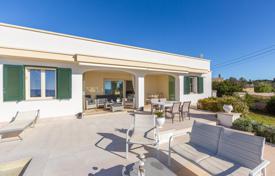 An elegant retreat by the sea in Salento for 770,000 €