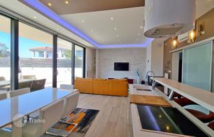 6-bedroom house 380 m² in Primorje-Gorski Kotar County for 930,000 €