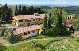 Farm 16,706 m² in Montecatini Val di Cecina for 1,195,000 €