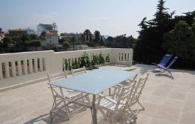 Modern villa with a terrace at 650 meters from the beach, in a posh neighbourhood of Nice, France for 3,000 € per week