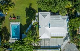 Spacious villa with a garden, a backyard, a pool, a relaxation area, a terrace and a parking, Fort Lauderdale, USA for $1,699,000