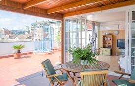 Four-bedroom penthouse with a solarium and a barbecue area in Poblenou, Barcelona, Spain for 795,000 €