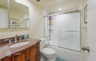 1-bedroom apartments in condo 81 m² in Hallandale Beach for $330,000