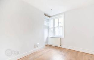 Duplex apartment with a patio near Baker Street and Regent's Park, London, UK for £550,000