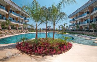 8-bedroom villa 353 m² in Kargicak for 77,740,000 TRY