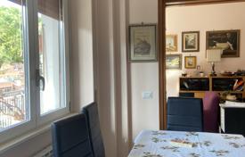 Spacious and bright apartment near Vatican City within walking distance from Villa Pamphili and Trastevere for 550,000 €