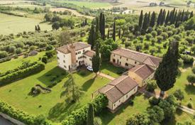Magnificent historic residence overlooking the Tuscan countryside with views of the city of Siena. Price on request