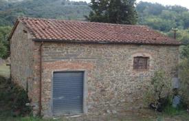 Ancient villa with an olive grove and a vineyard in Vinci, Tuscany, Italy for 1,200,000 €