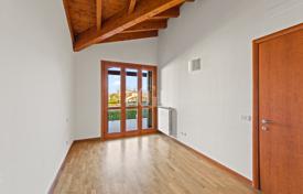 One-bedroom apartment in a residence with a swimming pool, Lake Garda, Sirmione, Italy for 350,000 €